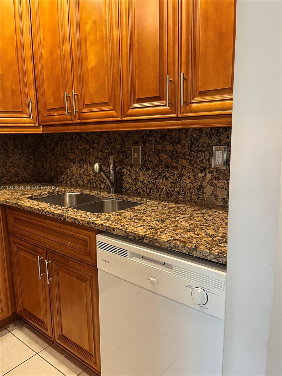 CYPRESS CLUB CONDO - Residential Lease
