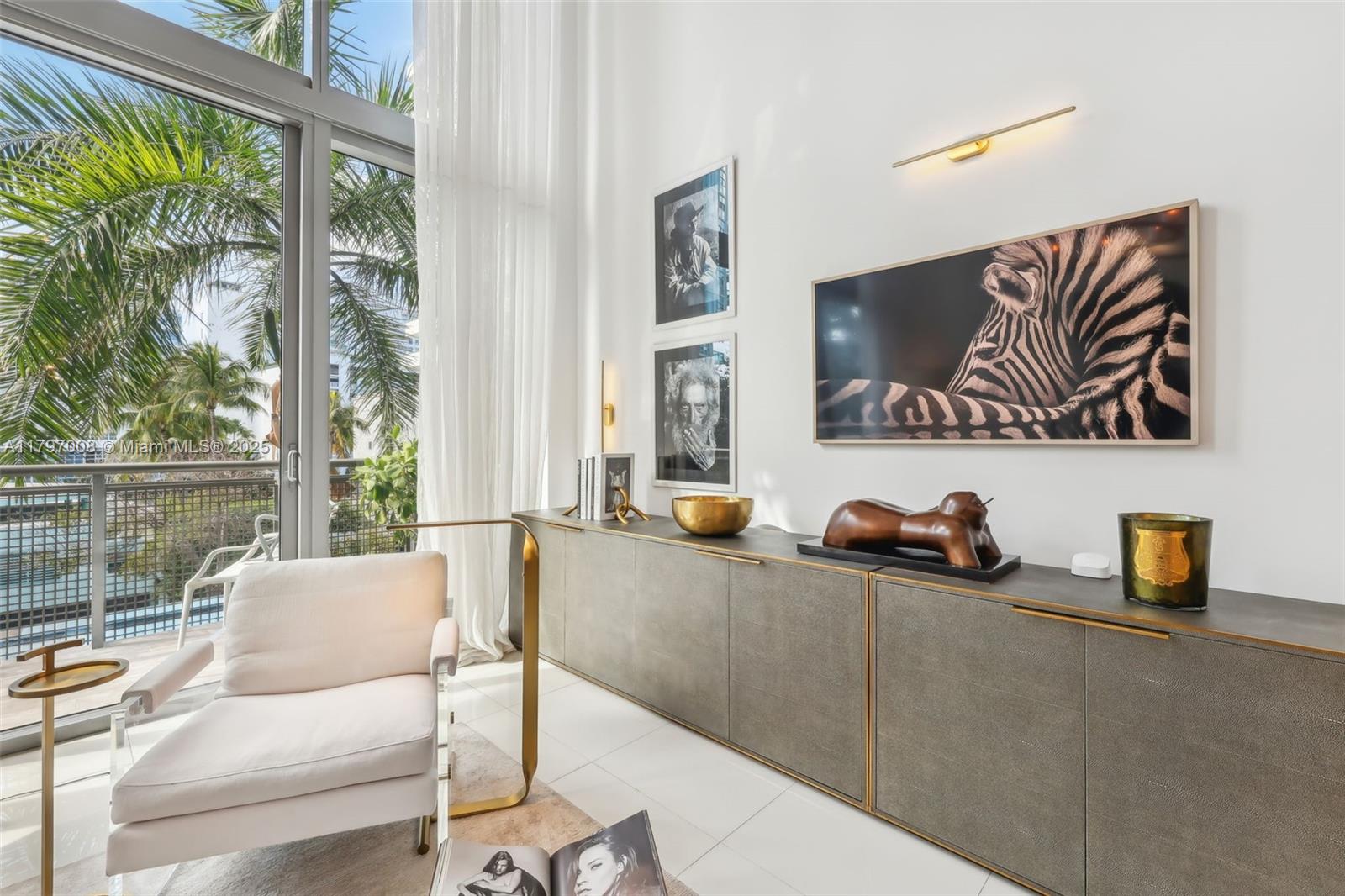 6000 Collins Ave 304