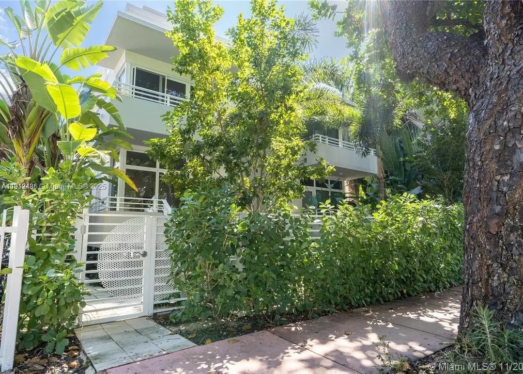 D GEMS CONDO - Residential Lease