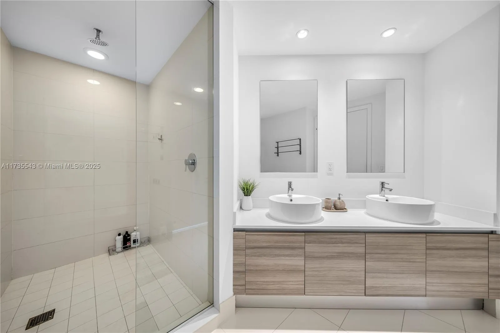 Miami, Florida 33137, United States, 2 Bedrooms Bedrooms, ,2 BathroomsBathrooms,Residential,Active,11932