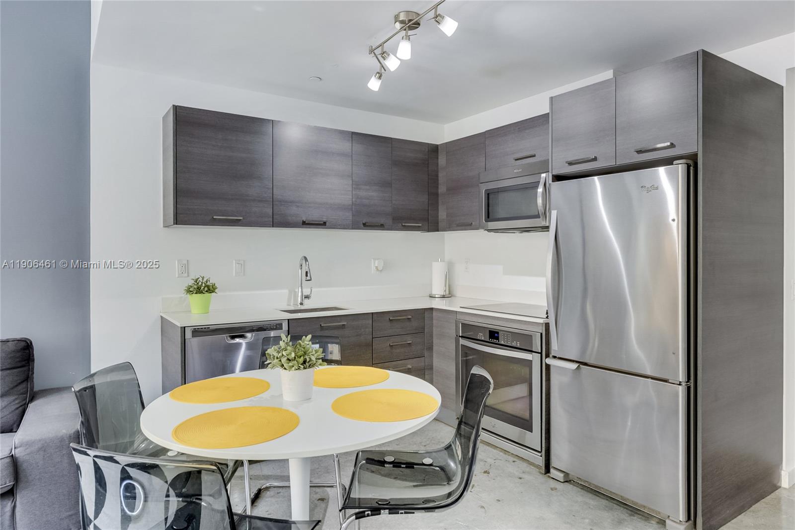 CENTRO CONDO - Residential Lease