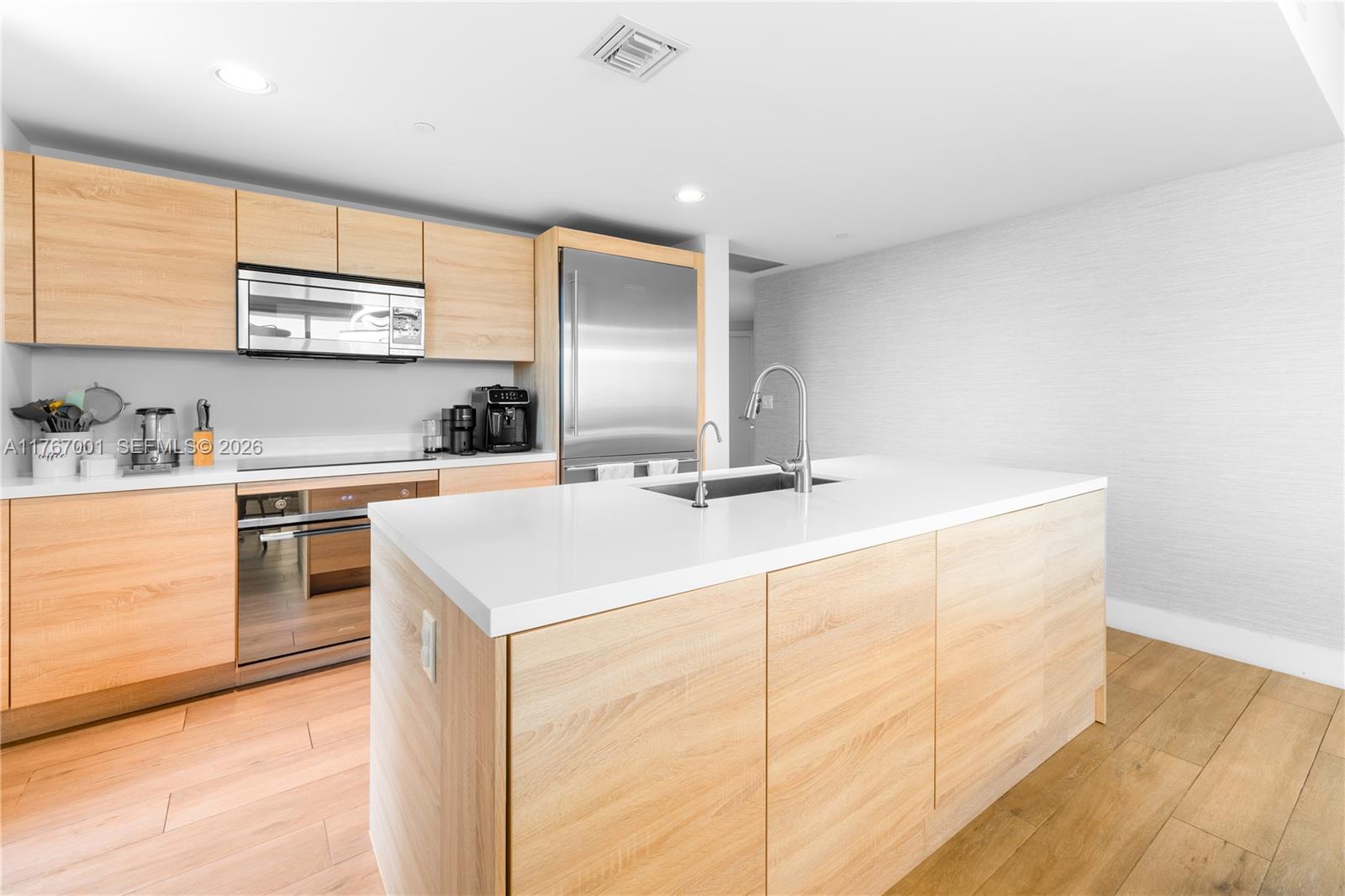 16385 Biscayne Blvd 707