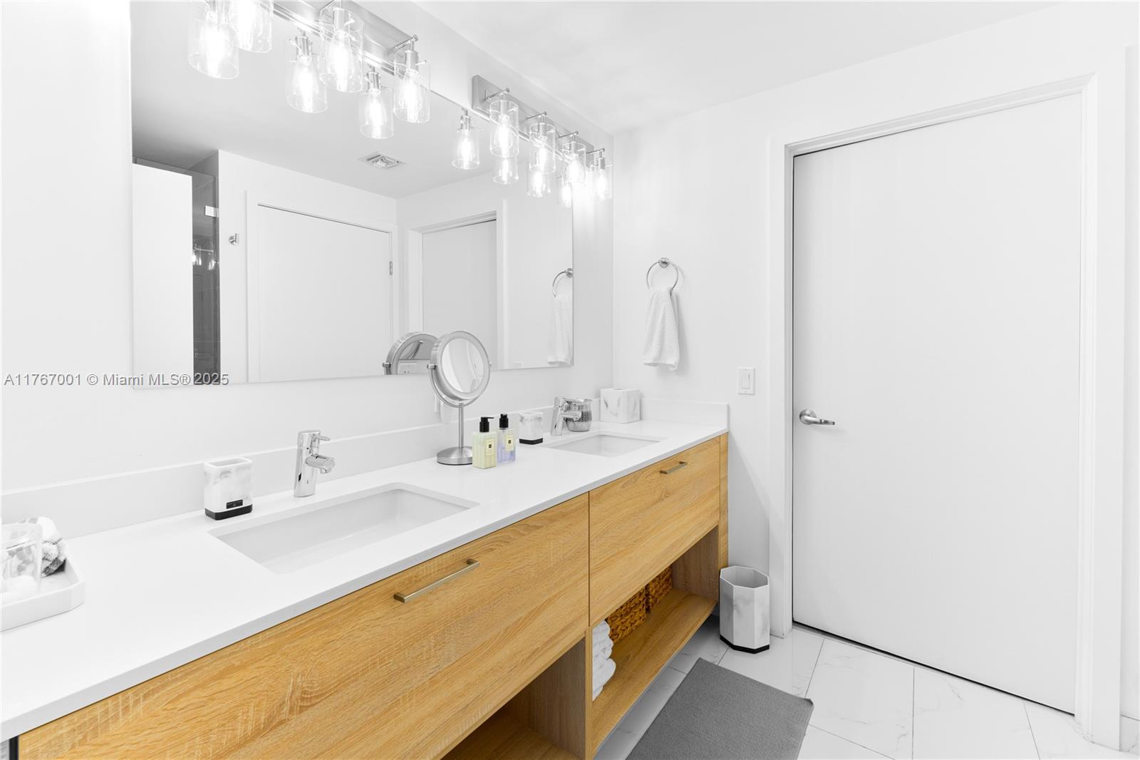THE HARBOUR NORTH CONDO - Residential