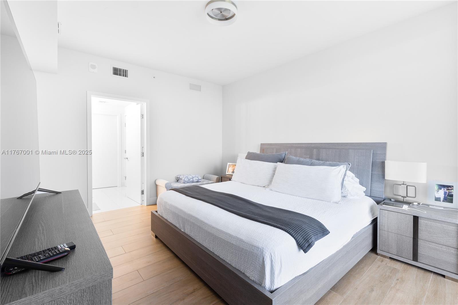 THE HARBOUR NORTH CONDO - Residential