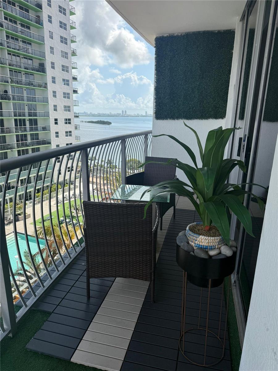 1750 N Bayshore Dr 1609, Miami, Broward County, Florida - 1 Bedrooms  
1 Bathrooms - 