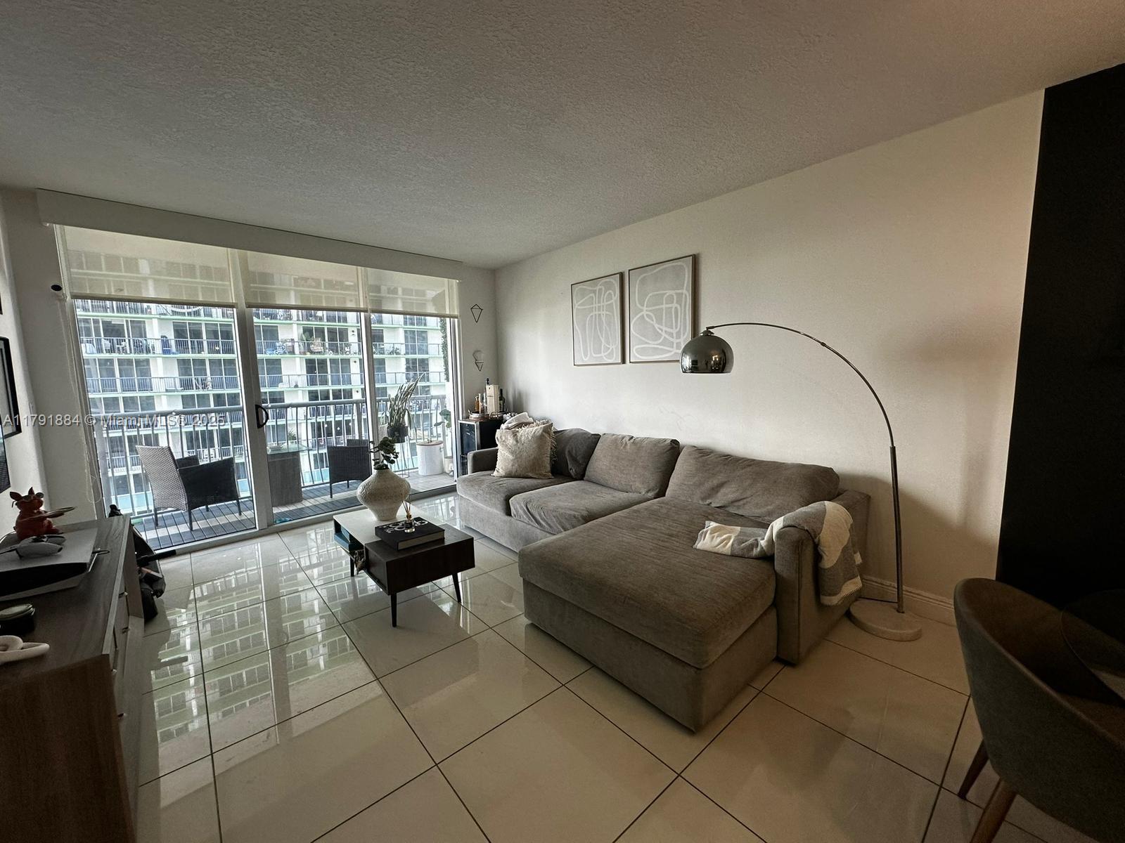 1750 N Bayshore Dr 1609