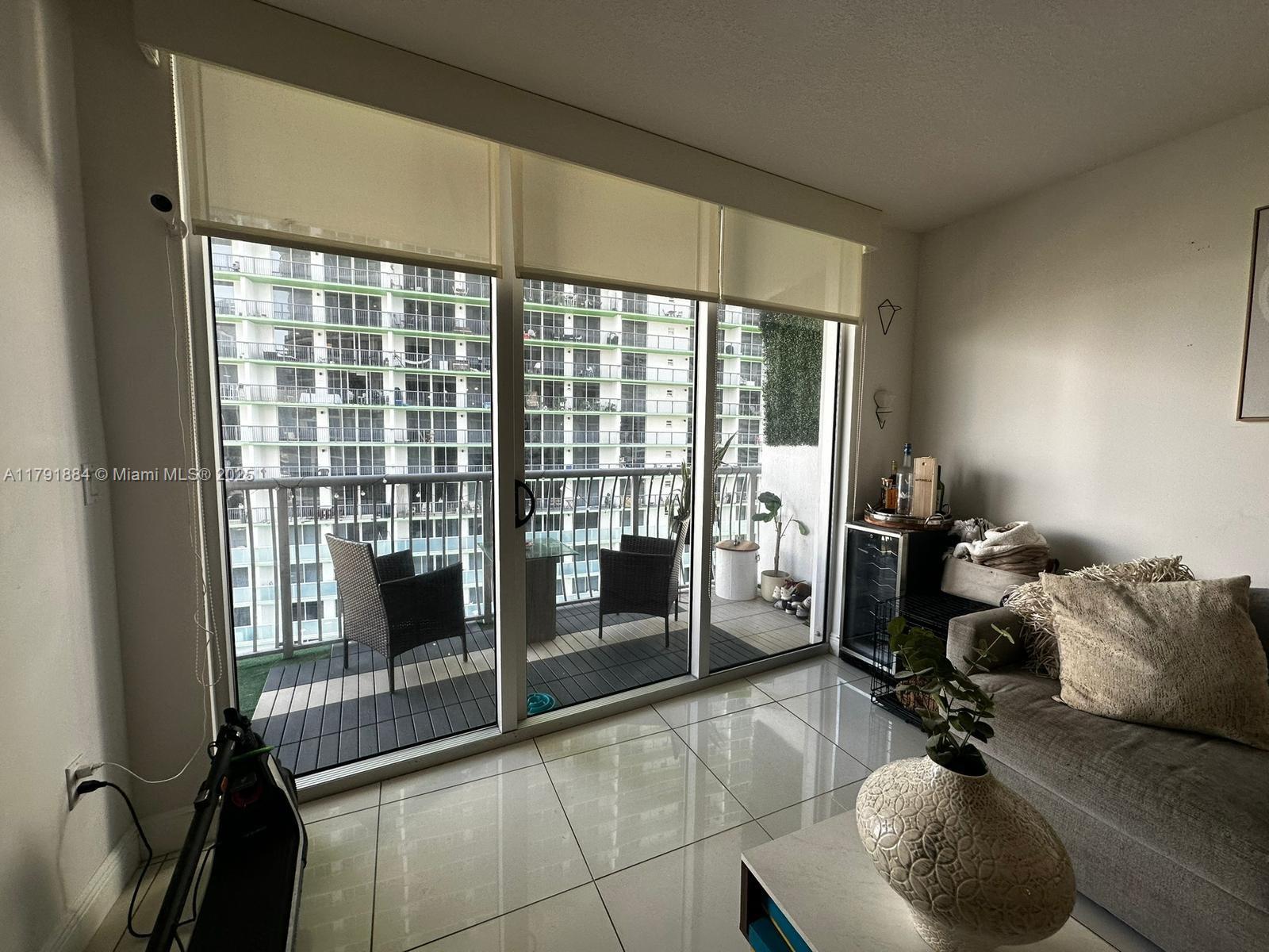 1750 N Bayshore Dr 1609