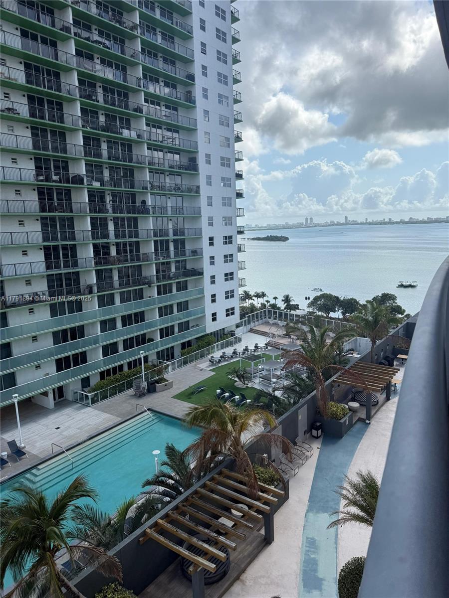 1750 N Bayshore Dr 1609