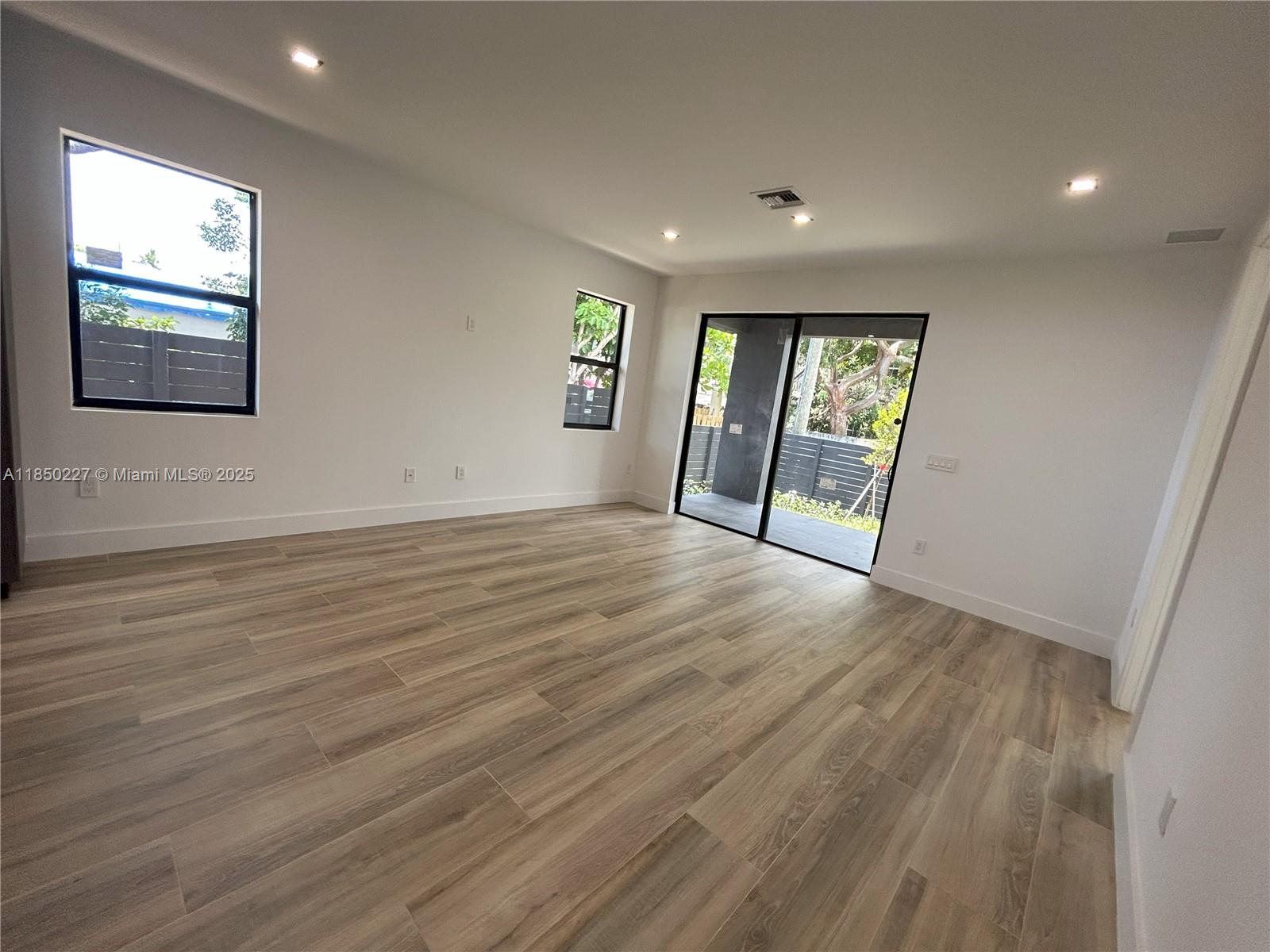 LIBERIA - Residential