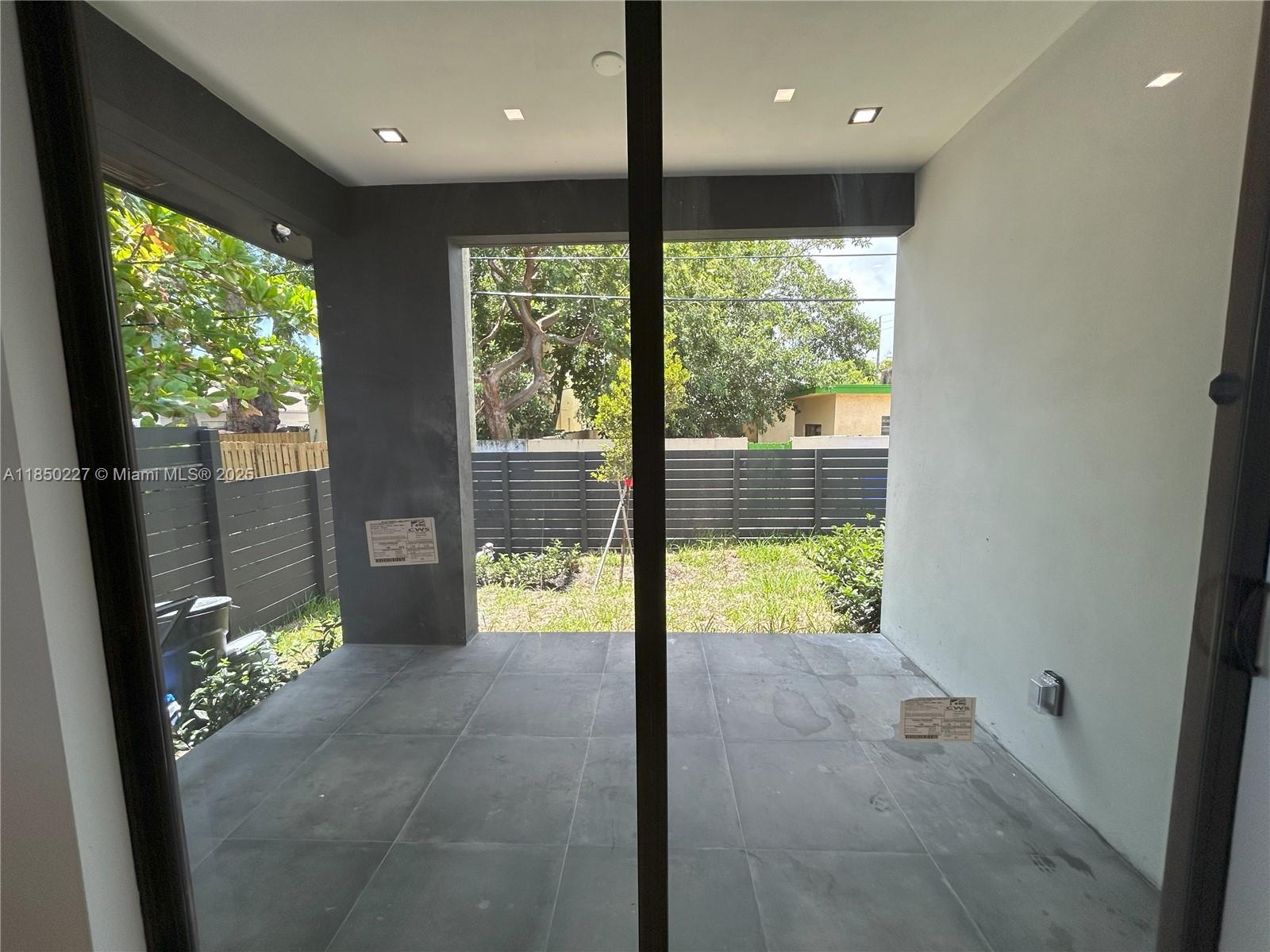 LIBERIA - Residential