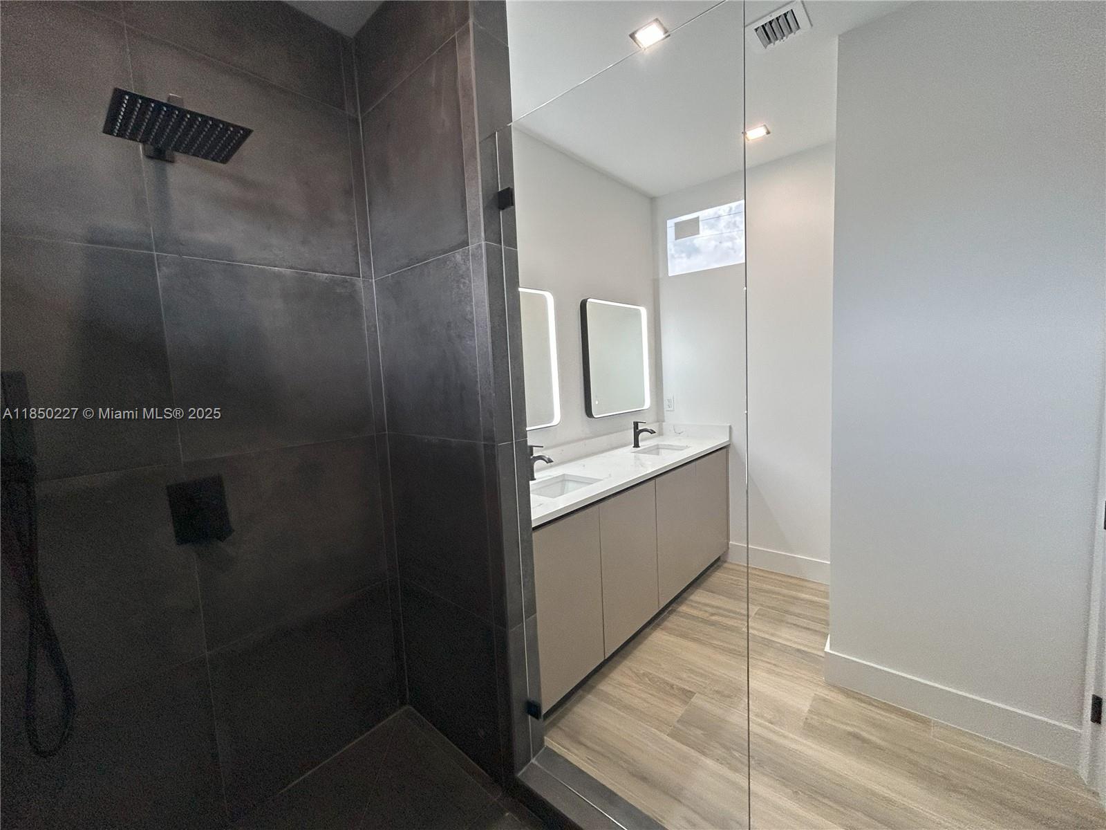 LIBERIA - Residential