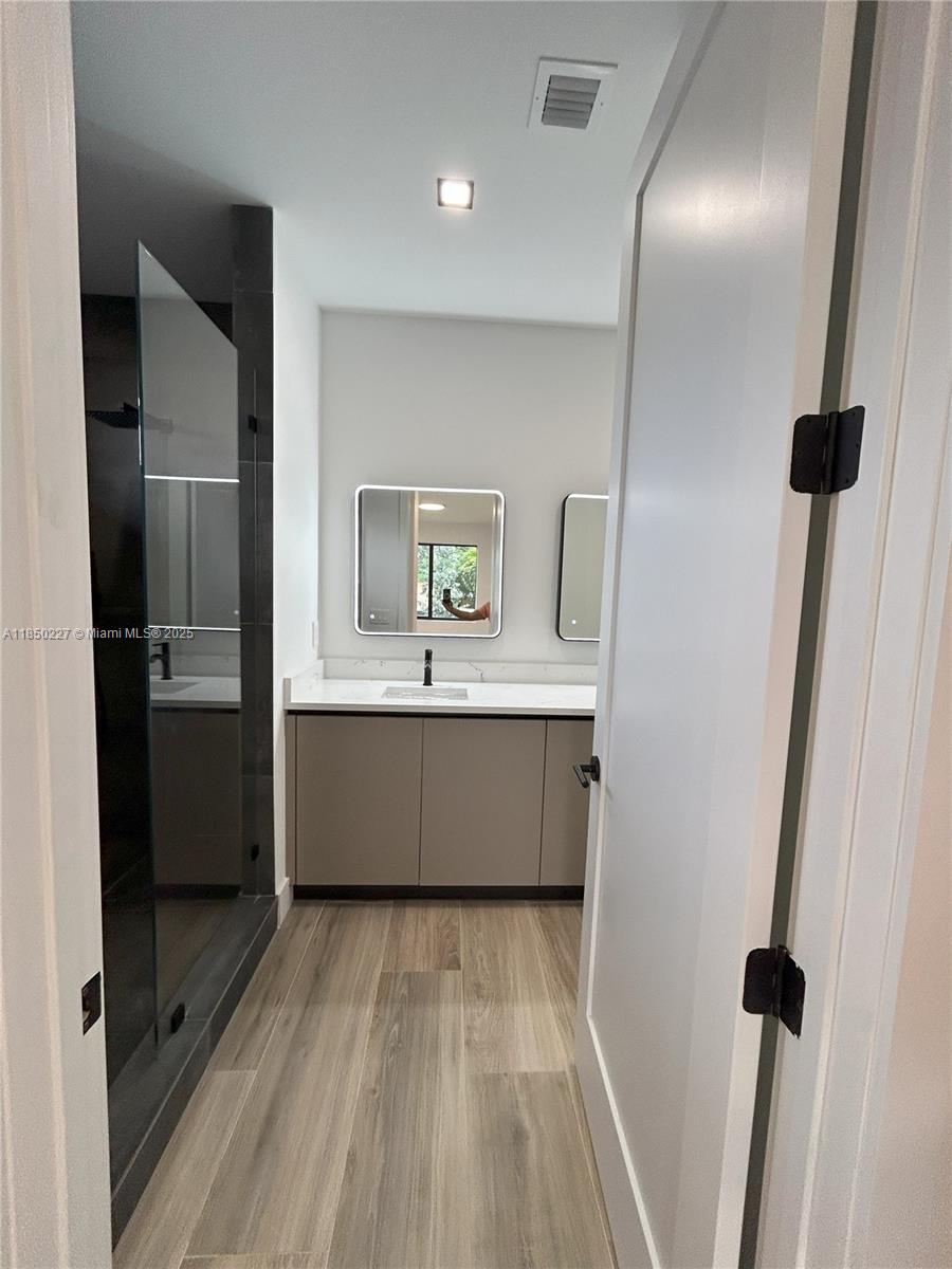 LIBERIA - Residential