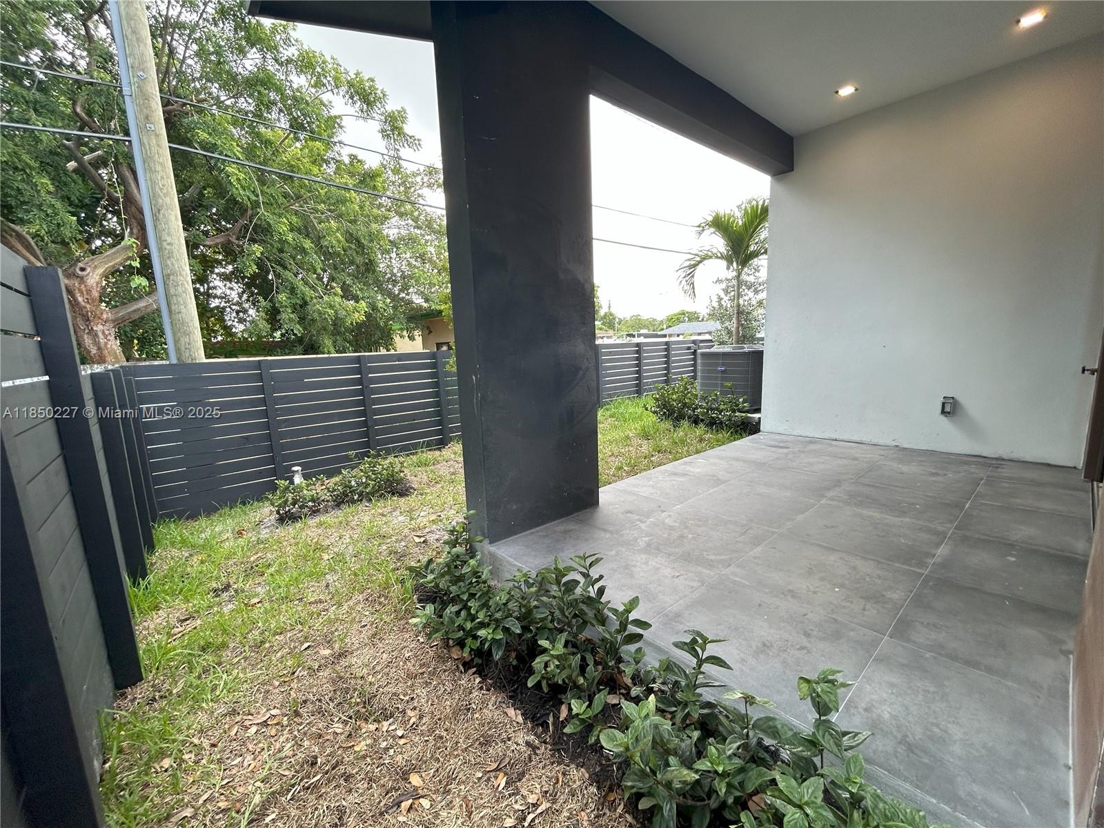 LIBERIA - Residential