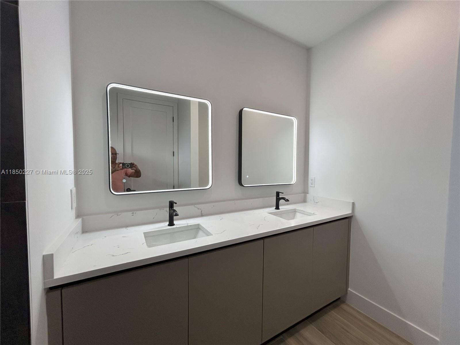 LIBERIA - Residential