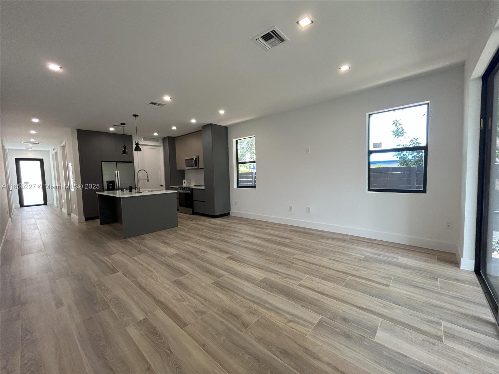 LIBERIA - Residential