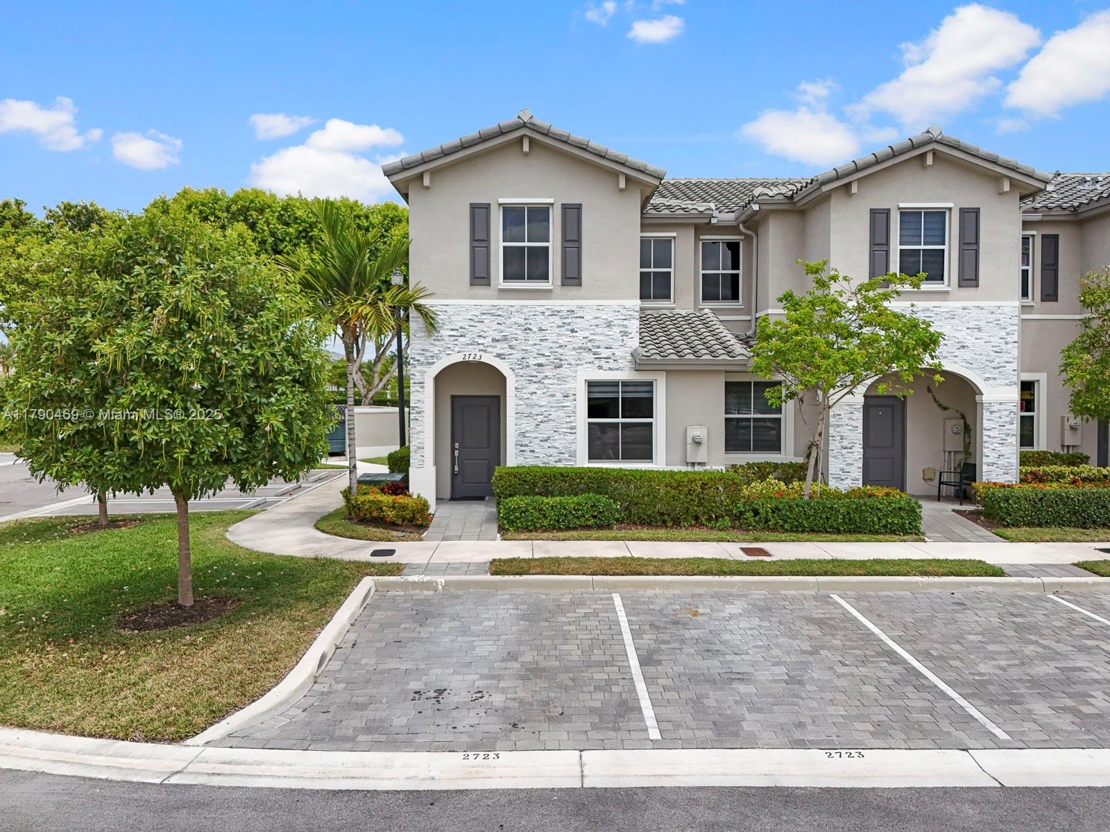 2723 Se 17th St, Homestead, Miami-Dade County, Florida - 3 Bedrooms  
3 Bathrooms - 