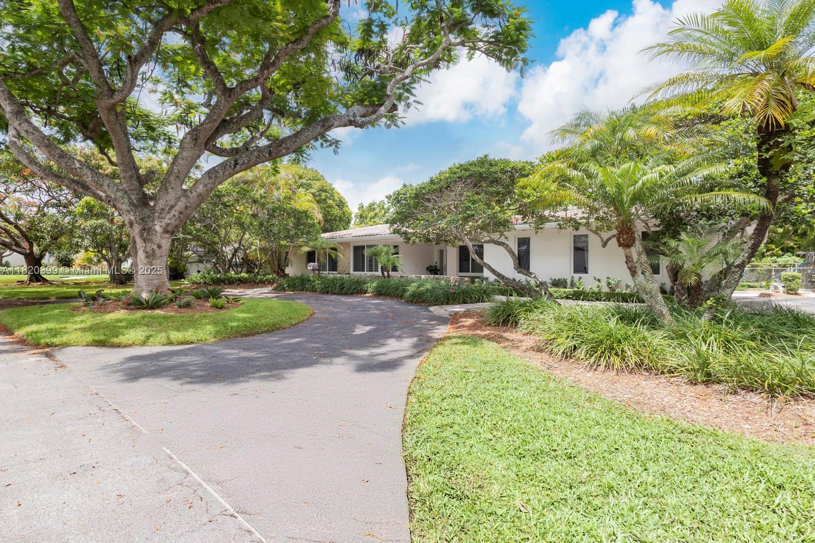 Property for Sale at 11900 Sw 72nd Pl, Pinecrest, Miami-Dade County, Florida - Bedrooms: 4 
Bathrooms: 3  - $2,249,000