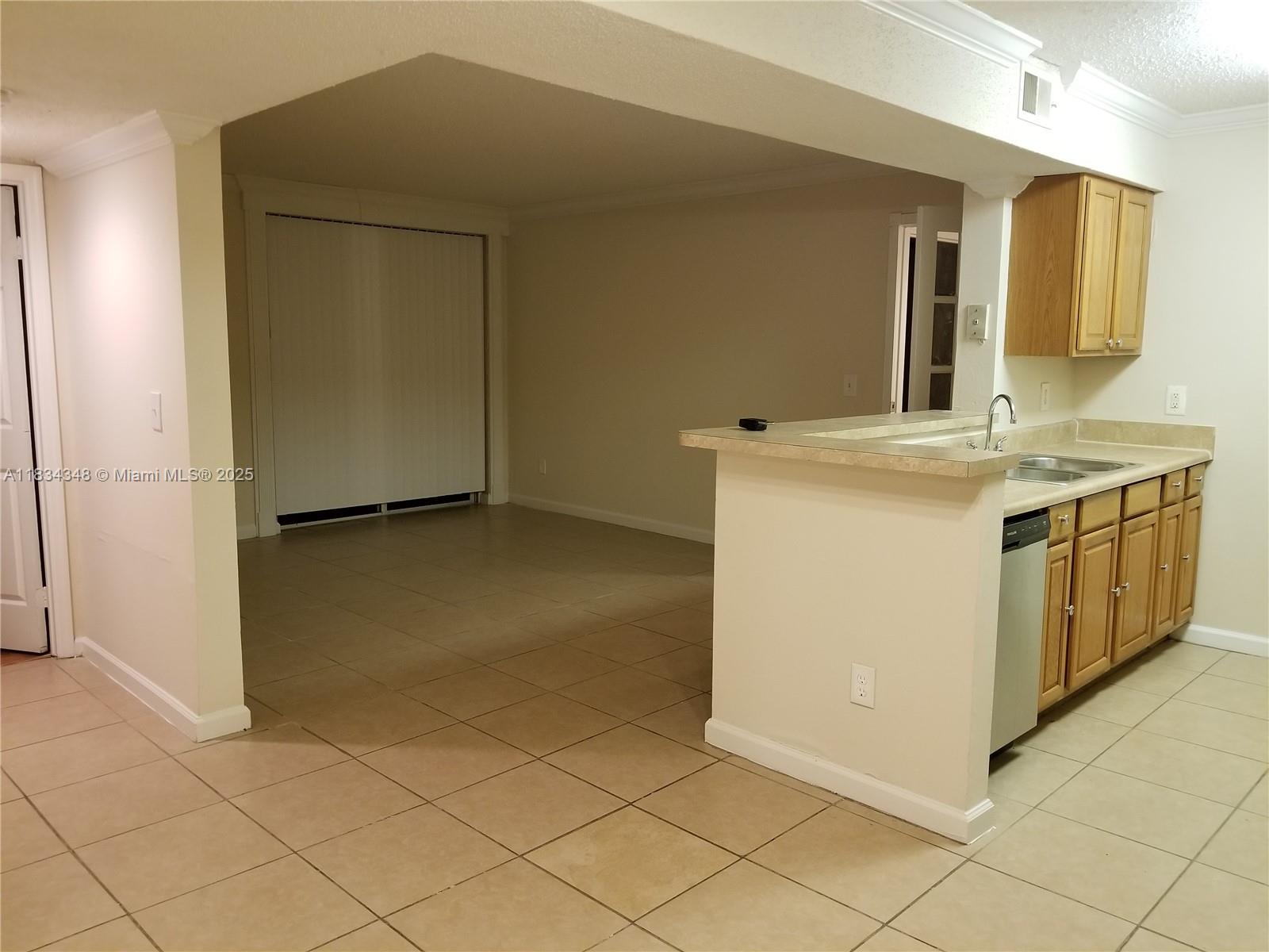 BEAUTIFUL CONDO 2/2 READY TO MOVE IN. FOR PRIMARY RESIDENCY THE ASSOCIATION HAS NOT ENOUGH RESERVES TO QUALIFY WITH ONE LOAN UNLESS BUYER COMES WITH 25% DOWN PAYMENT, OR IT CAN QUALIFY WITH A LOAN WITH HELOC WITH 10% DOWN. FOR LOAN OPTIONS EMAIL THE LISTING AGENT. FOR INVESTEMENT, THE PROPERTY CAN BE RENTED INMEDIATELY. CURRENTLY RENTED, THE TENANT CAN STAY OR MOVE OUT.