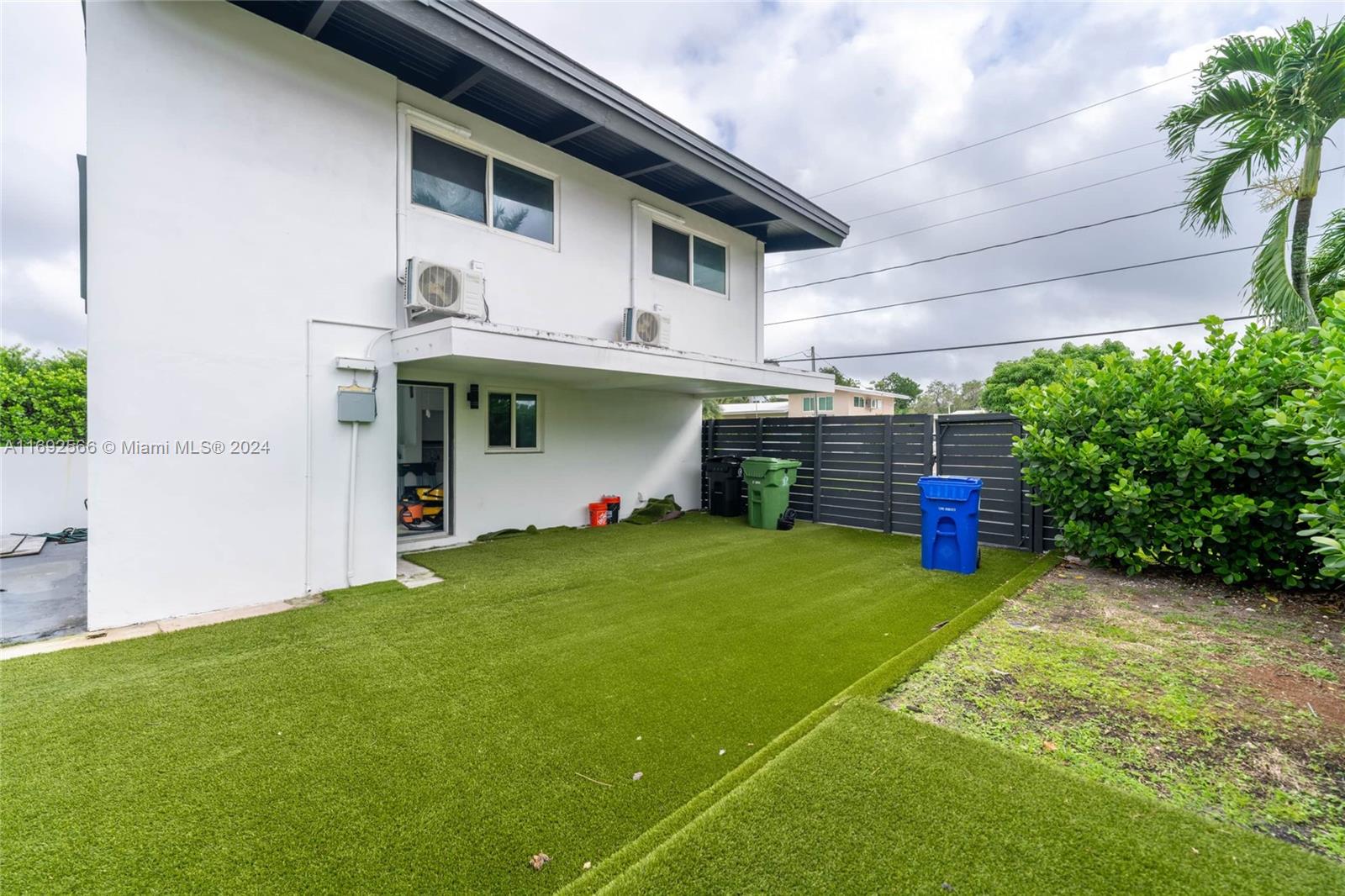 LAUDERDALE ISLES NO 2-BLK - Residential