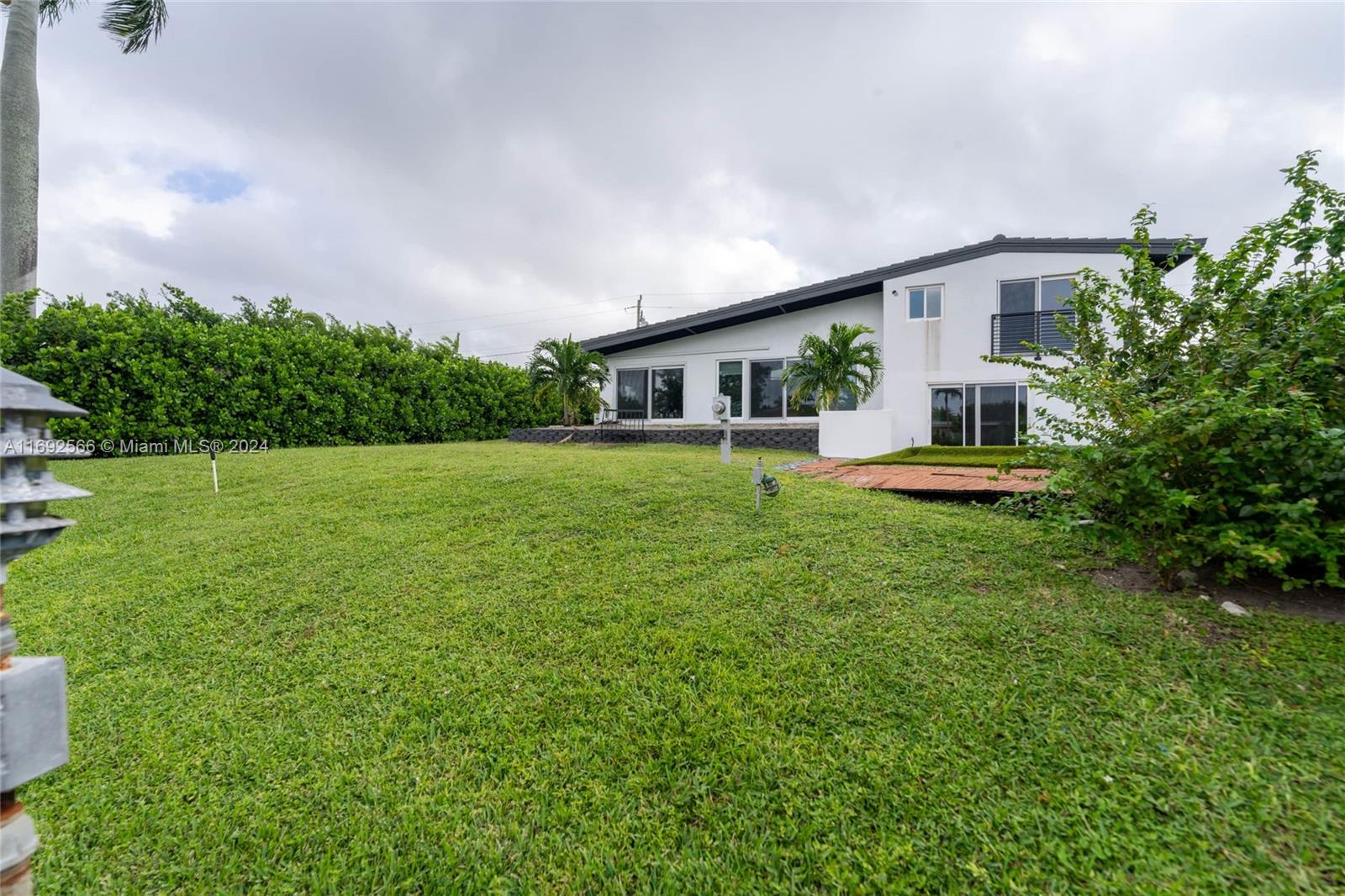 LAUDERDALE ISLES NO 2-BLK - Residential