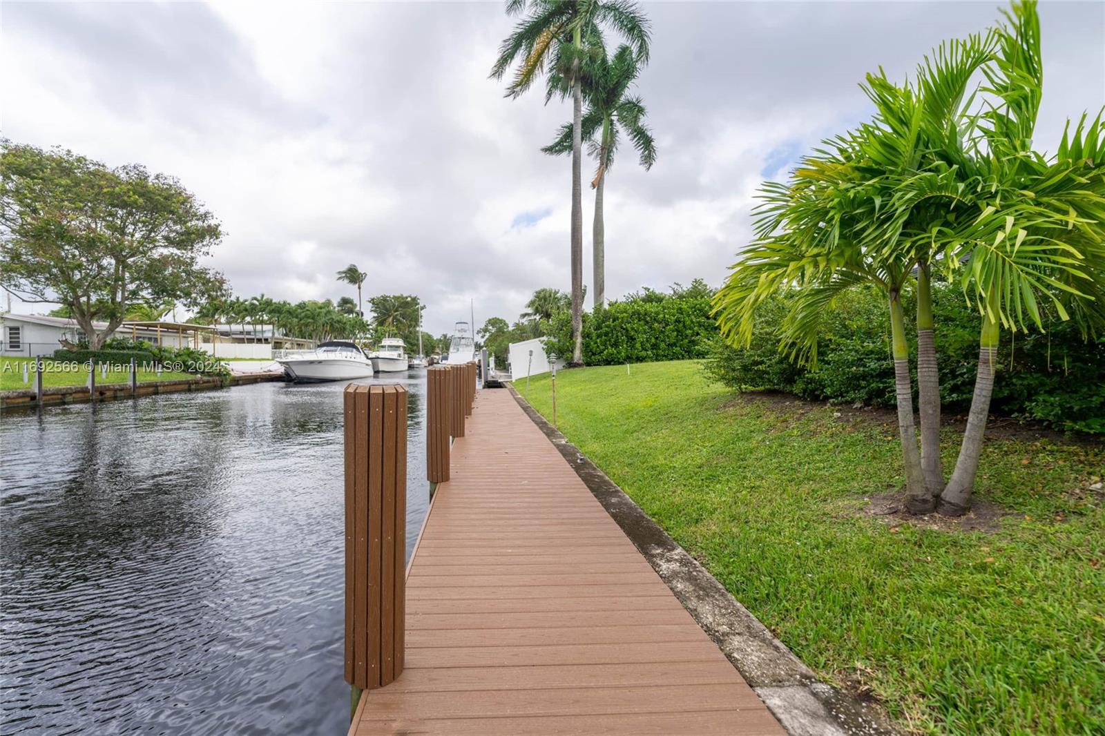 LAUDERDALE ISLES NO 2-BLK - Residential