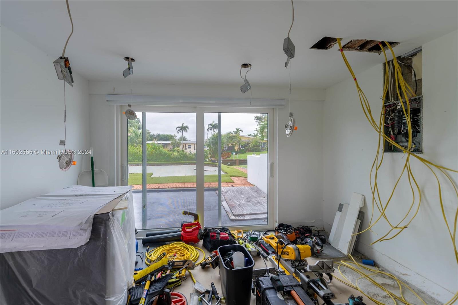 LAUDERDALE ISLES NO 2-BLK - Residential
