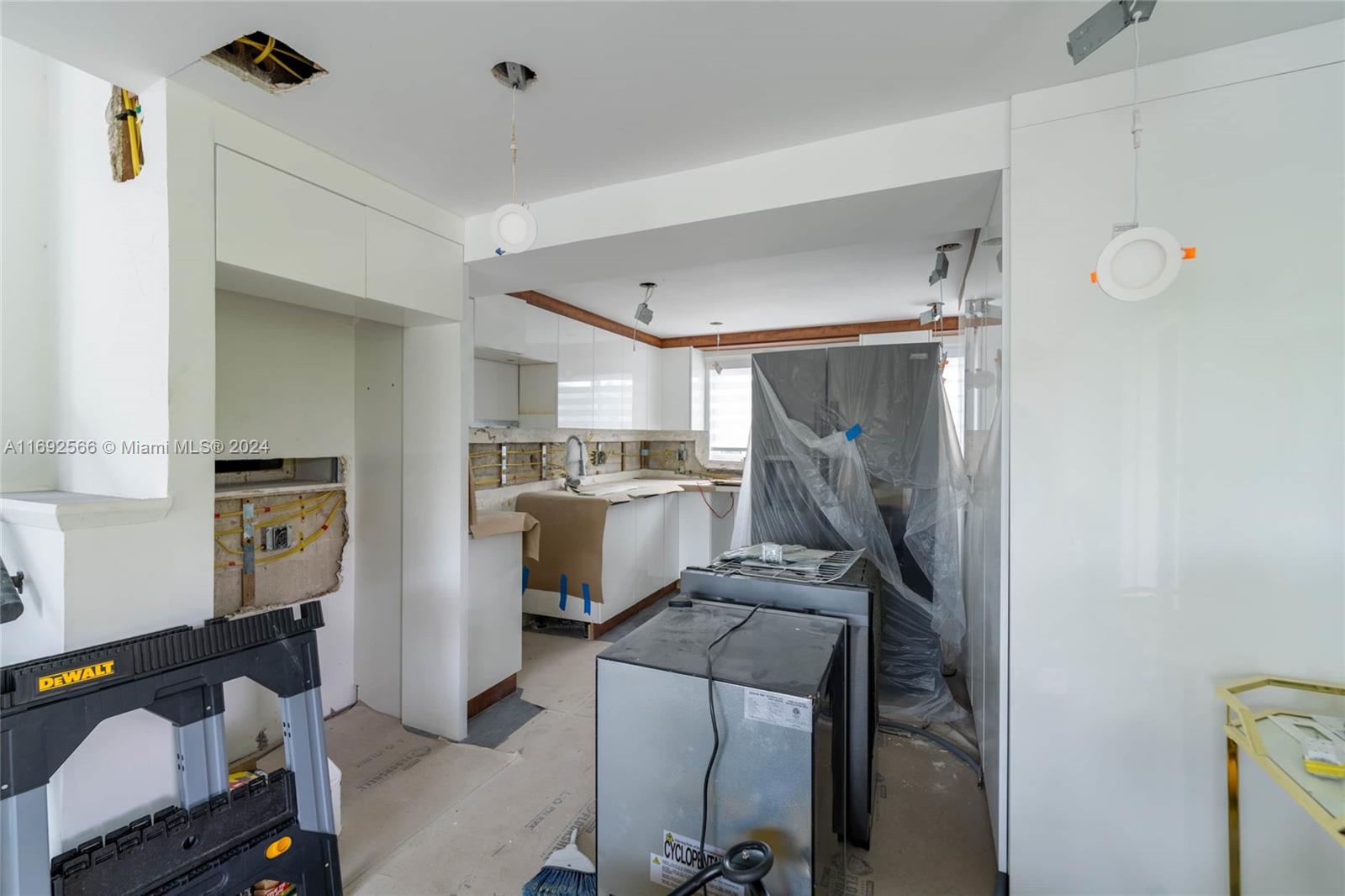 LAUDERDALE ISLES NO 2-BLK - Residential