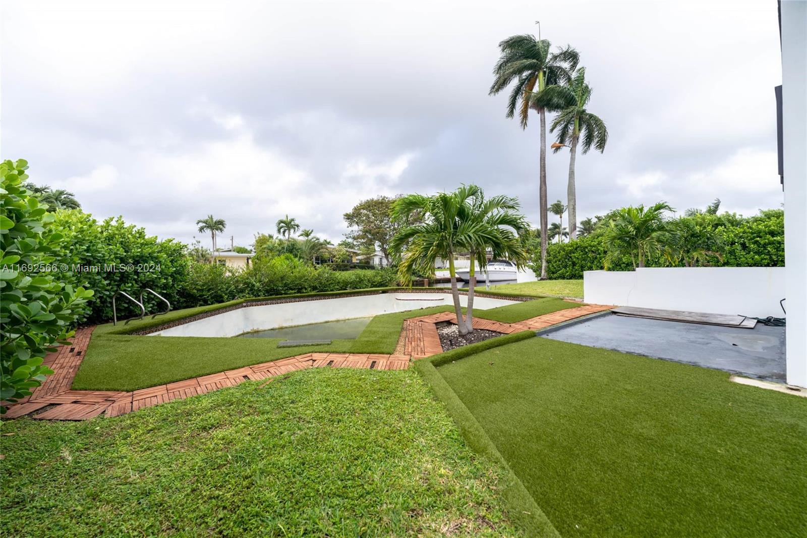 LAUDERDALE ISLES NO 2-BLK - Residential