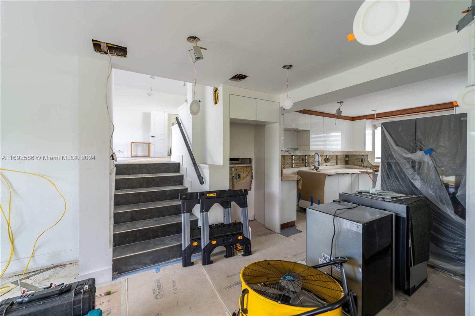 LAUDERDALE ISLES NO 2-BLK - Residential