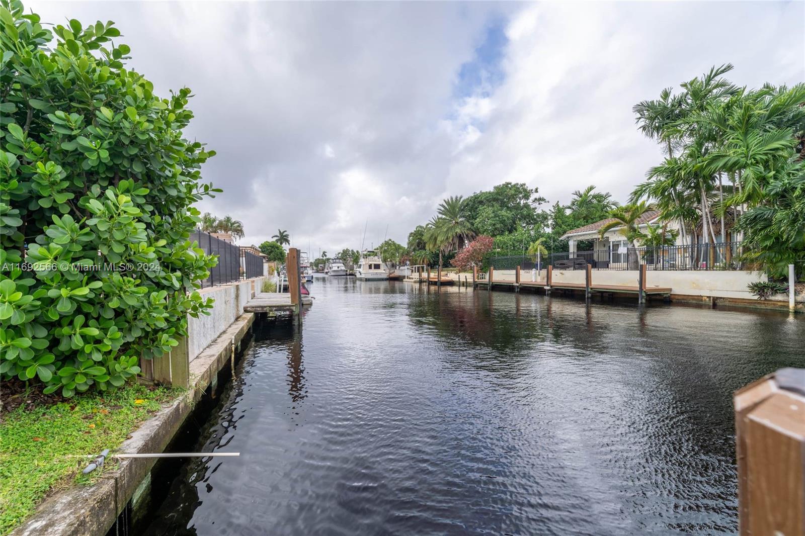 LAUDERDALE ISLES NO 2-BLK - Residential