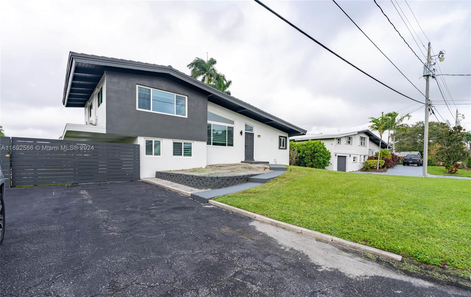 LAUDERDALE ISLES NO 2-BLK - Residential