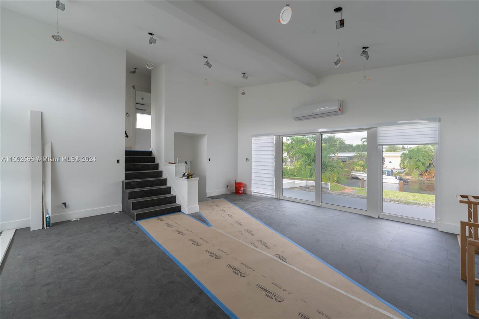 LAUDERDALE ISLES NO 2-BLK - Residential