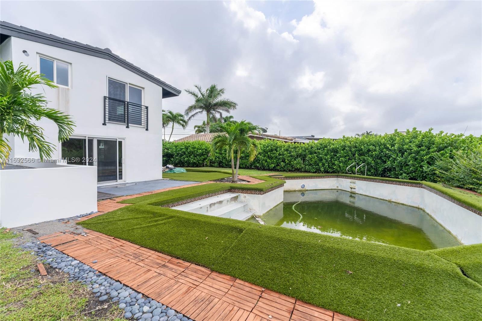 LAUDERDALE ISLES NO 2-BLK - Residential