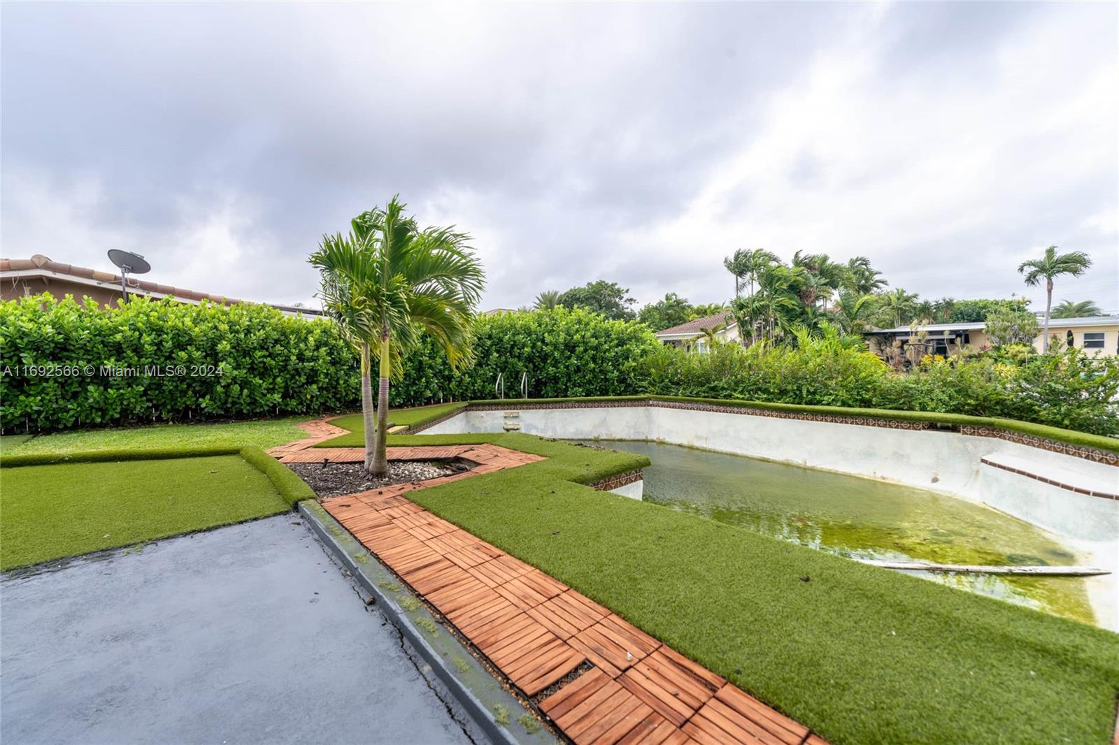 LAUDERDALE ISLES NO 2-BLK - Residential