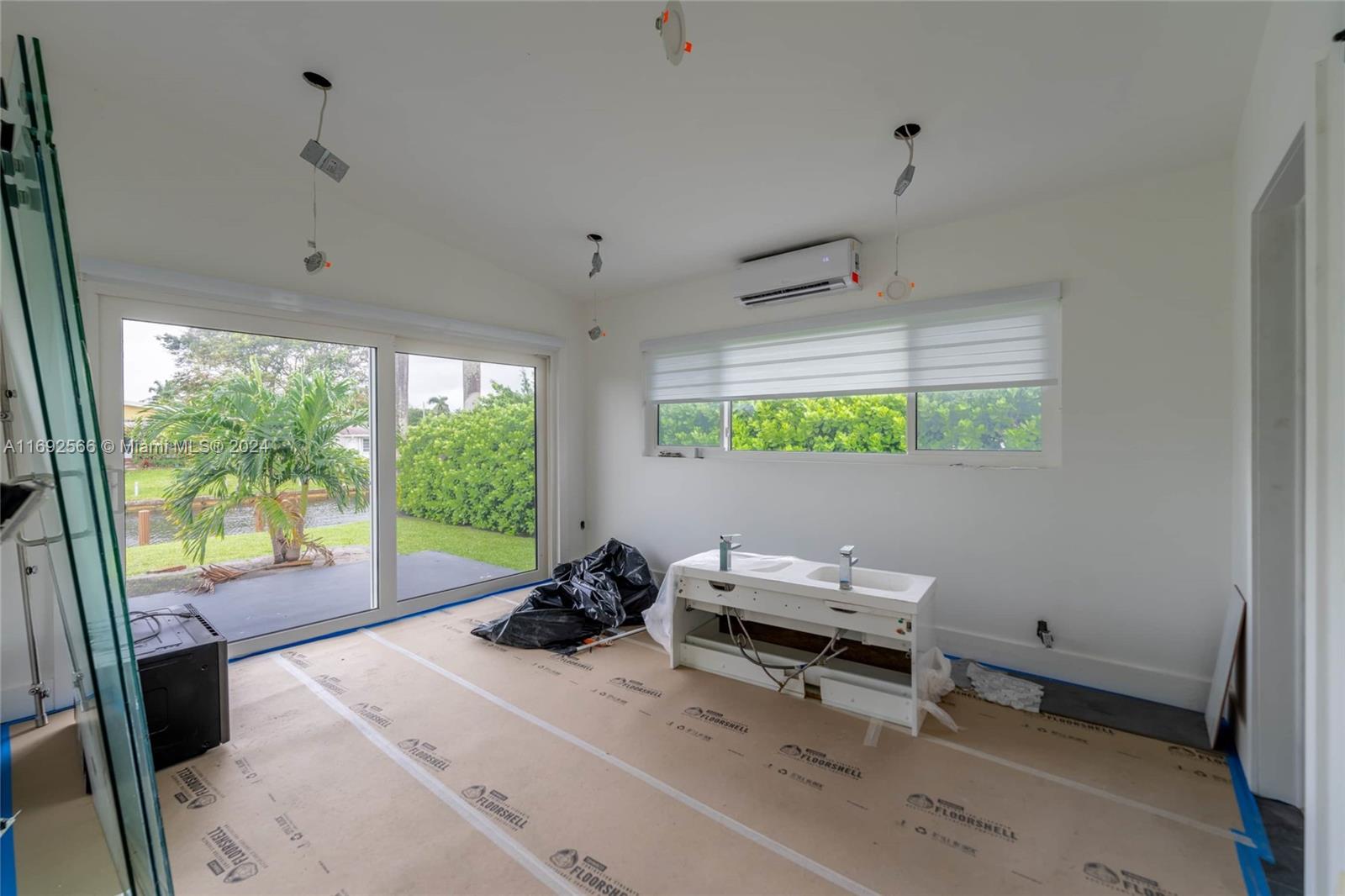 LAUDERDALE ISLES NO 2-BLK - Residential