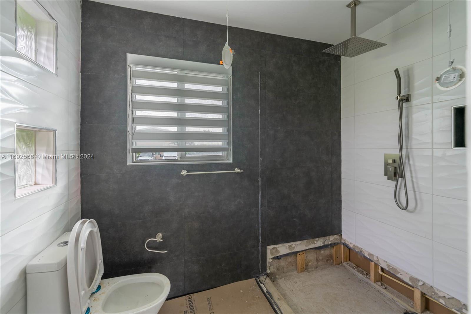 LAUDERDALE ISLES NO 2-BLK - Residential