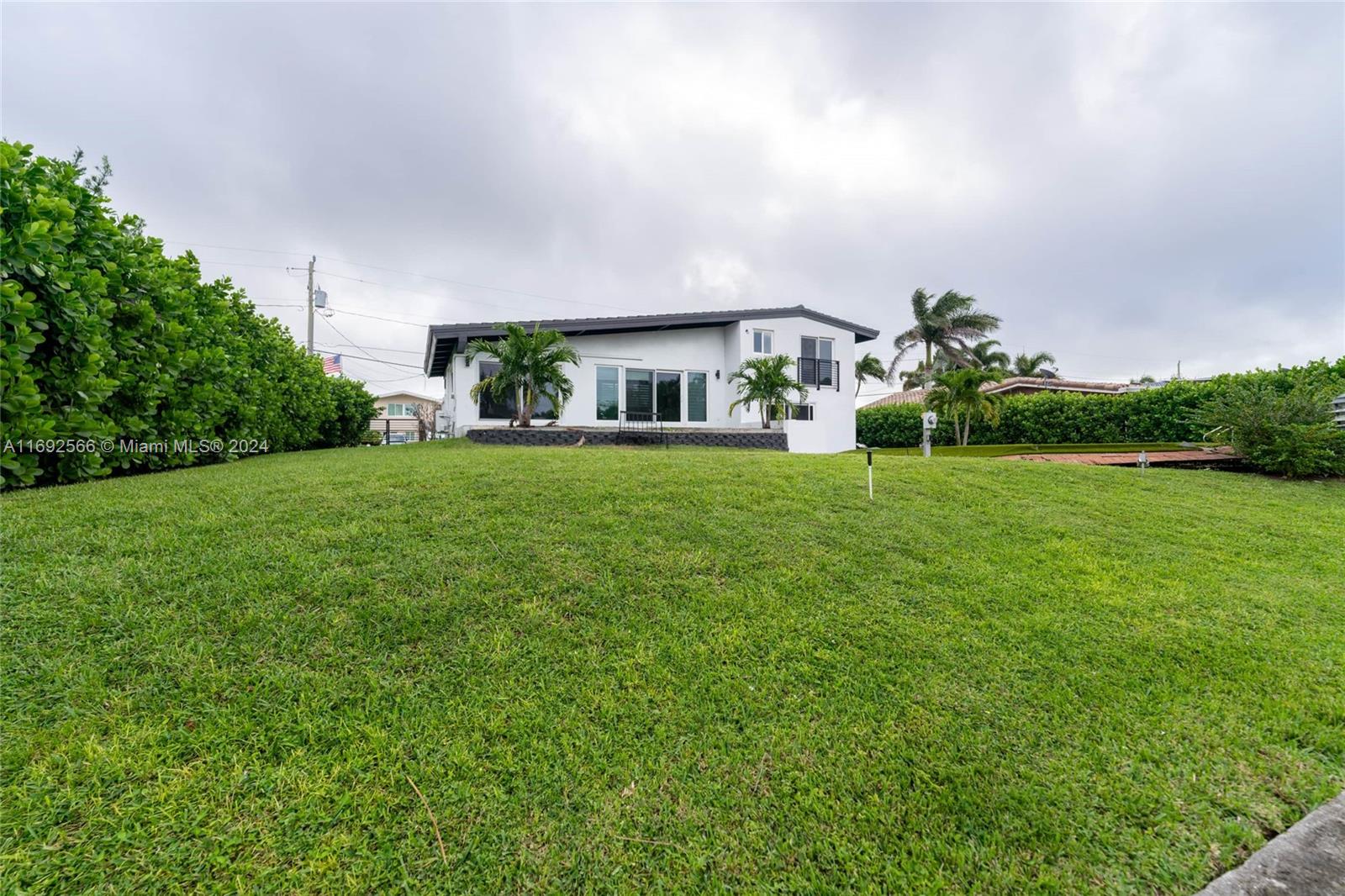 LAUDERDALE ISLES NO 2-BLK - Residential