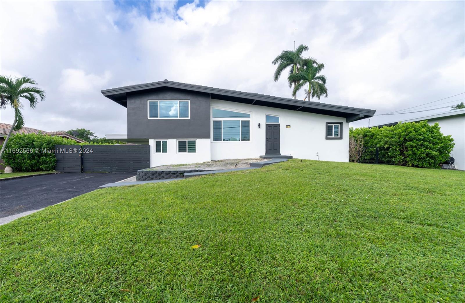 LAUDERDALE ISLES NO 2-BLK - Residential