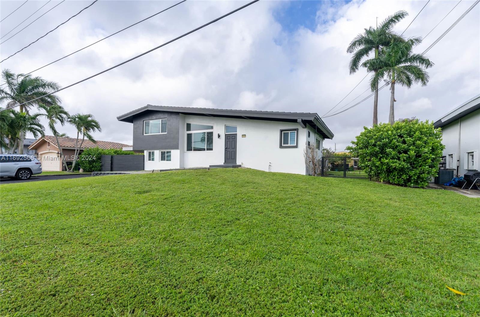LAUDERDALE ISLES NO 2-BLK - Residential