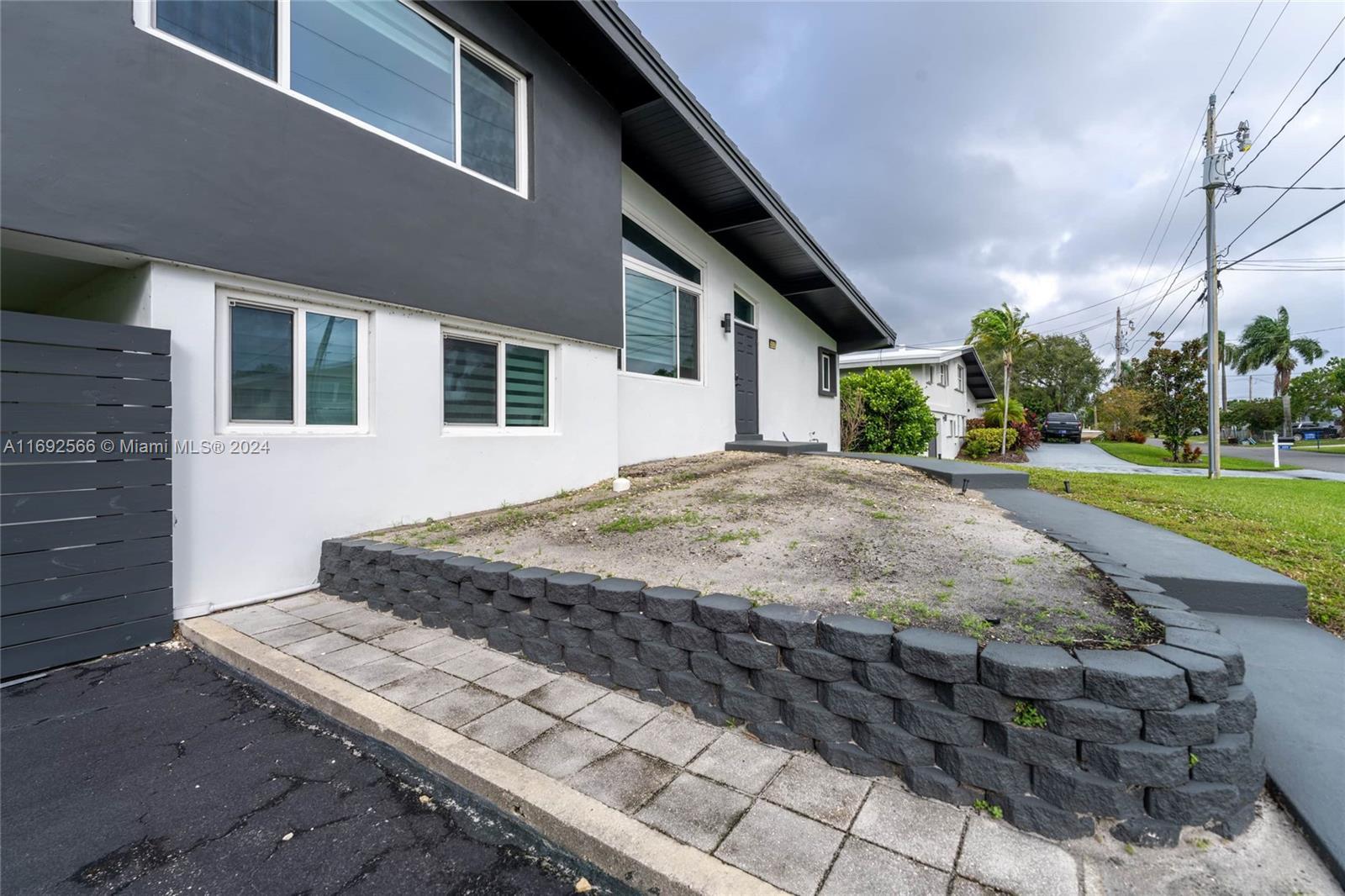 LAUDERDALE ISLES NO 2-BLK - Residential