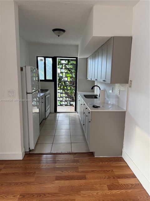 2220 Calais Dr 4 Miami Beach FL 33141