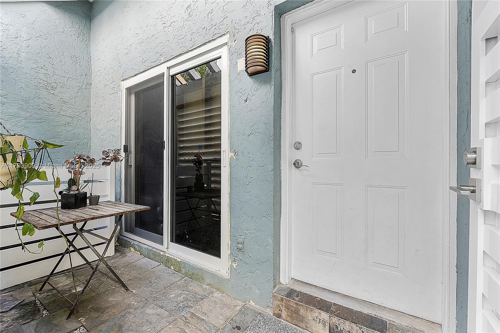 CORONA BAY TOWNHOUSES CON - Residential