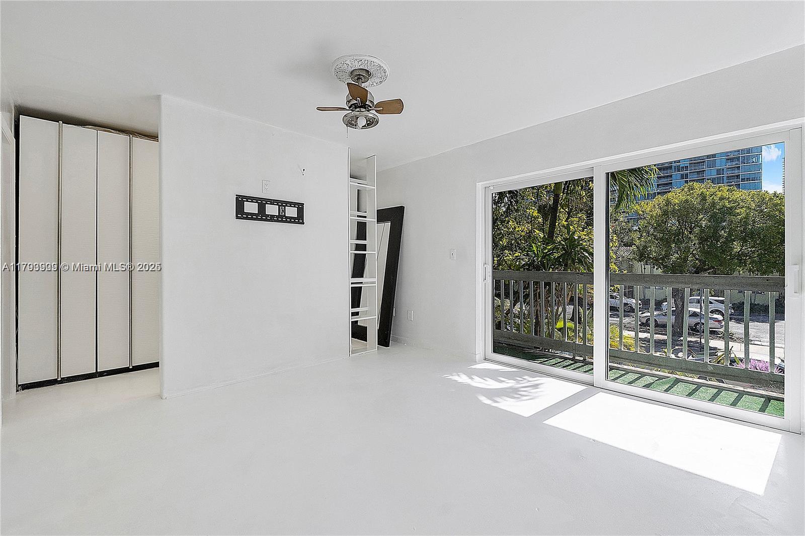 CORONA BAY TOWNHOUSES CON - Residential