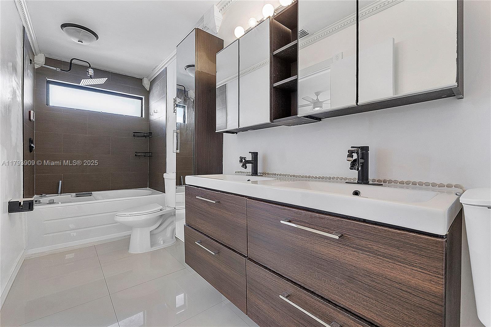 CORONA BAY TOWNHOUSES CON - Residential