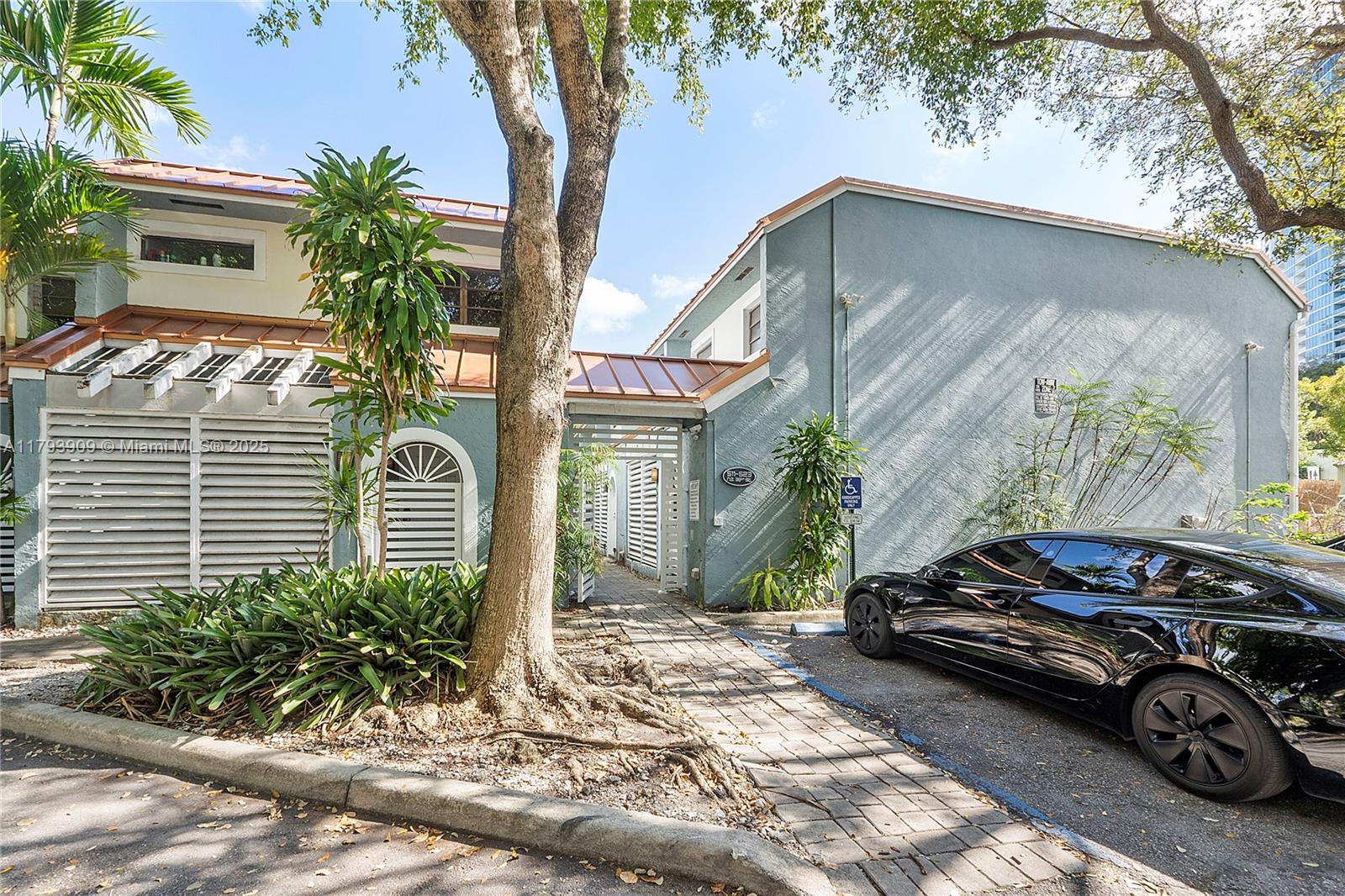 CORONA BAY TOWNHOUSES CON - Residential