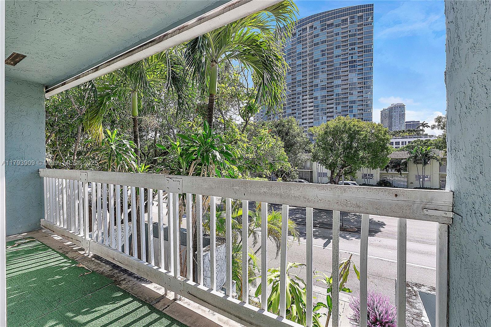 CORONA BAY TOWNHOUSES CON - Residential
