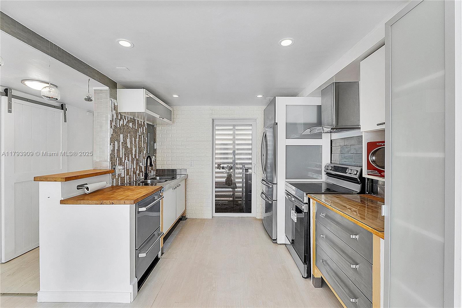 CORONA BAY TOWNHOUSES CON - Residential