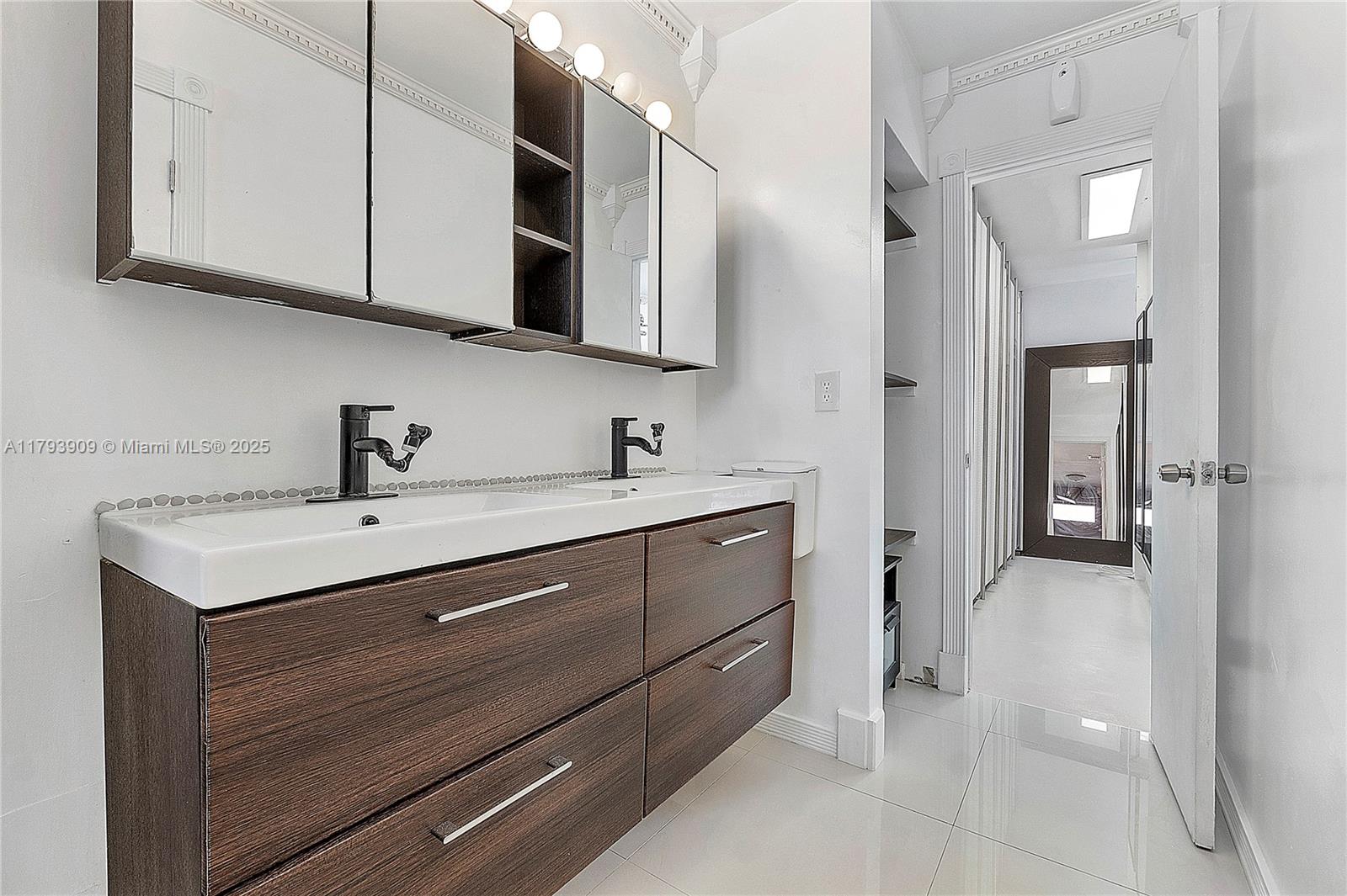 CORONA BAY TOWNHOUSES CON - Residential