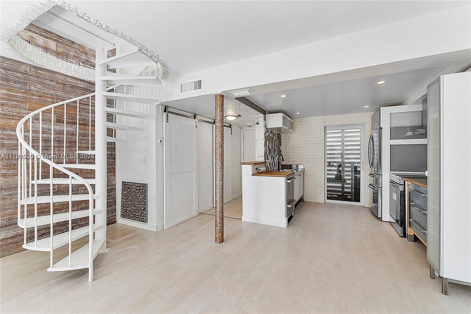 CORONA BAY TOWNHOUSES CON - Residential