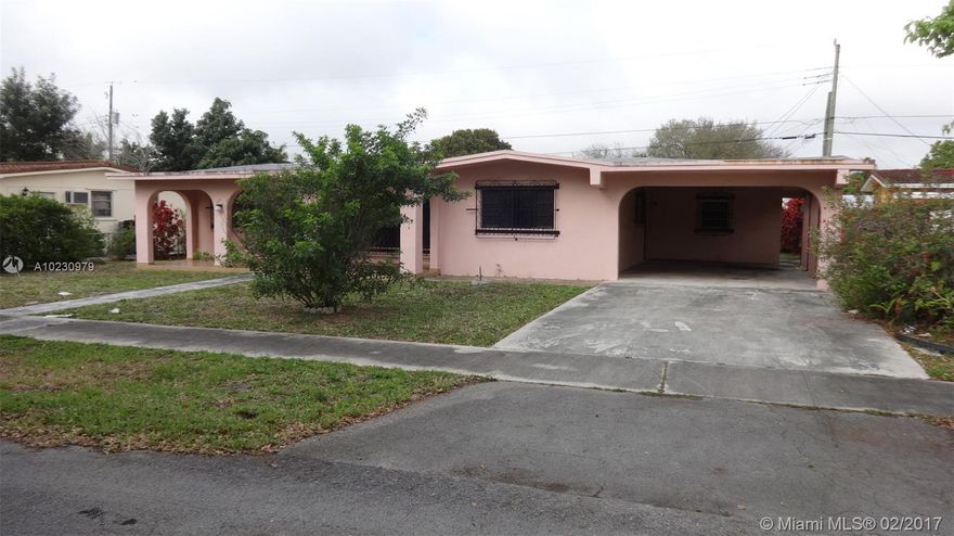 Charming 3 bedroom 2 bath home with terrazo floors centrally located.    Very close to major  highways, schools, shopping and dining establishments.    This property is waiting for your personal touch.   Make this property your new home today!!!
